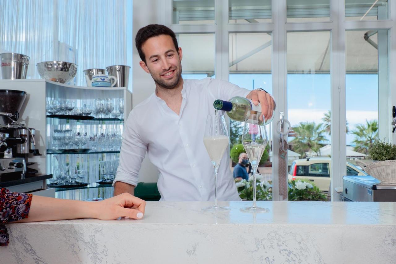 Hotel Lungomare Католика Екстериор снимка