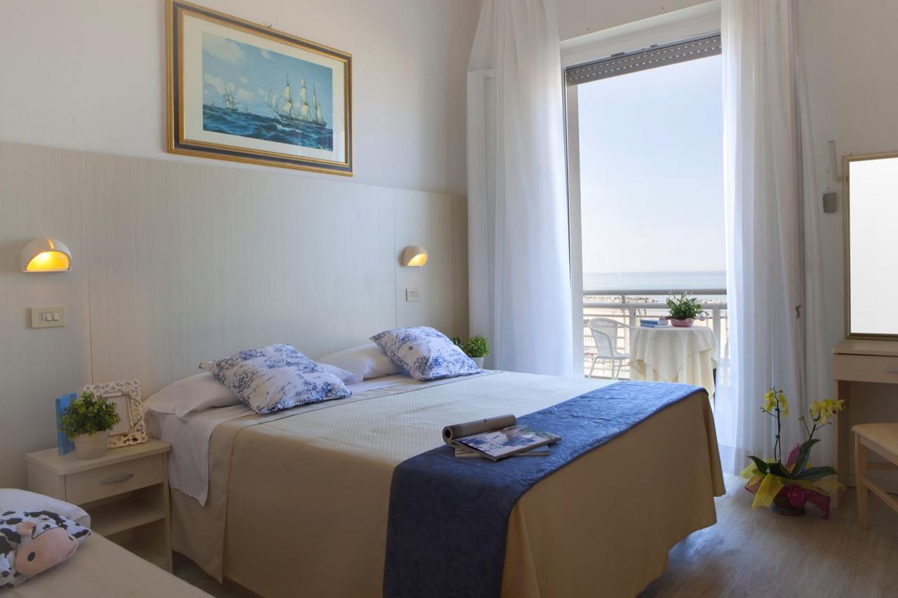 Hotel Lungomare Католика Екстериор снимка