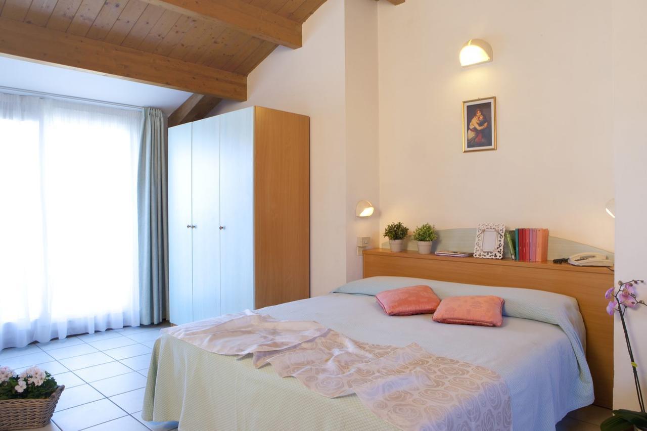 Hotel Lungomare Католика Екстериор снимка