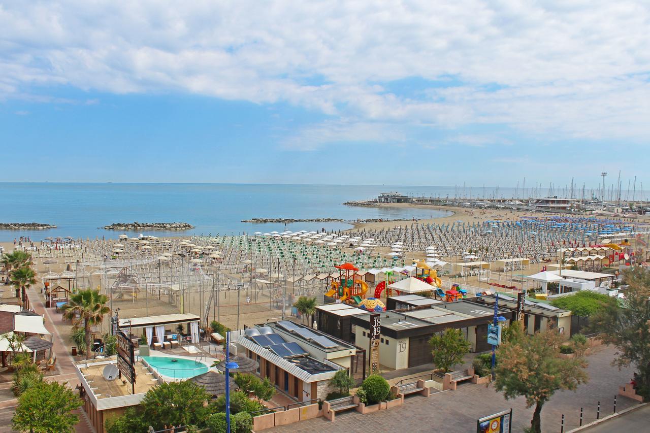 Hotel Lungomare Католика Екстериор снимка