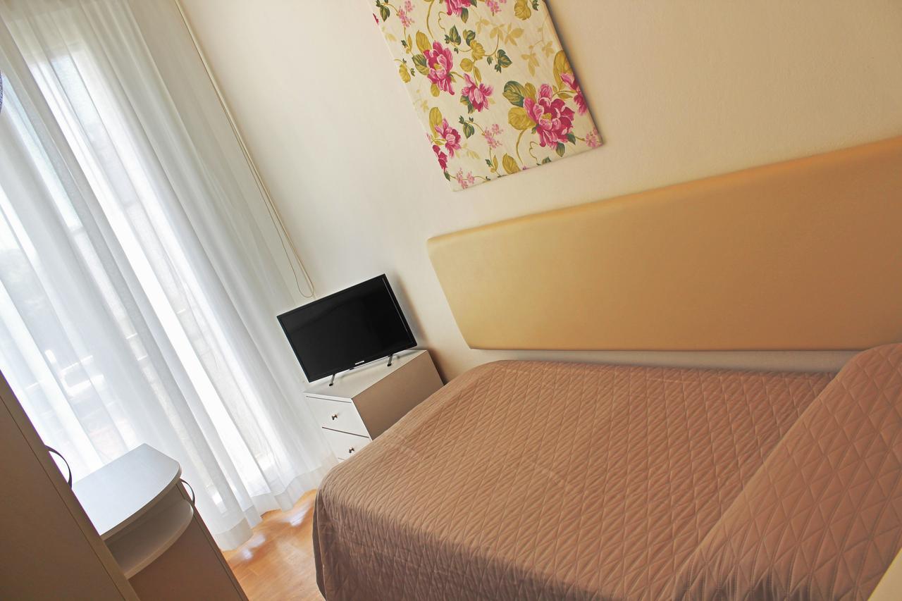 Hotel Lungomare Католика Екстериор снимка