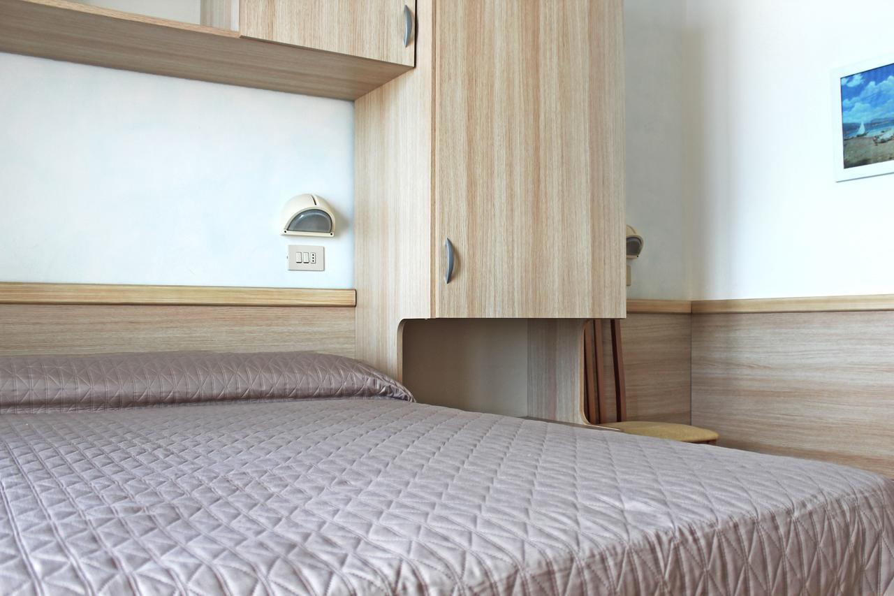 Hotel Lungomare Католика Екстериор снимка