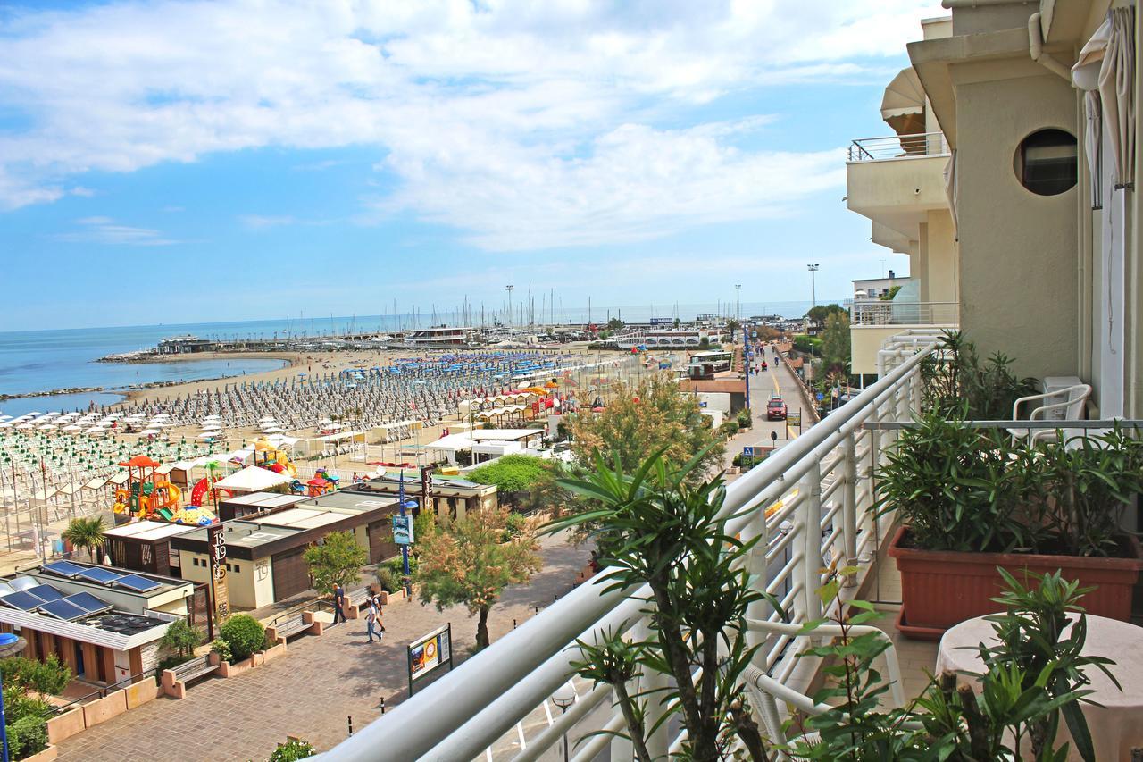 Hotel Lungomare Католика Екстериор снимка