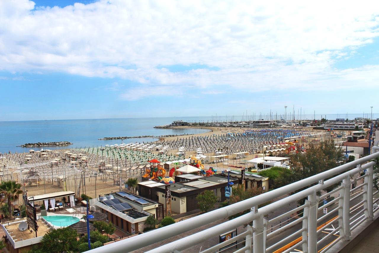 Hotel Lungomare Католика Екстериор снимка
