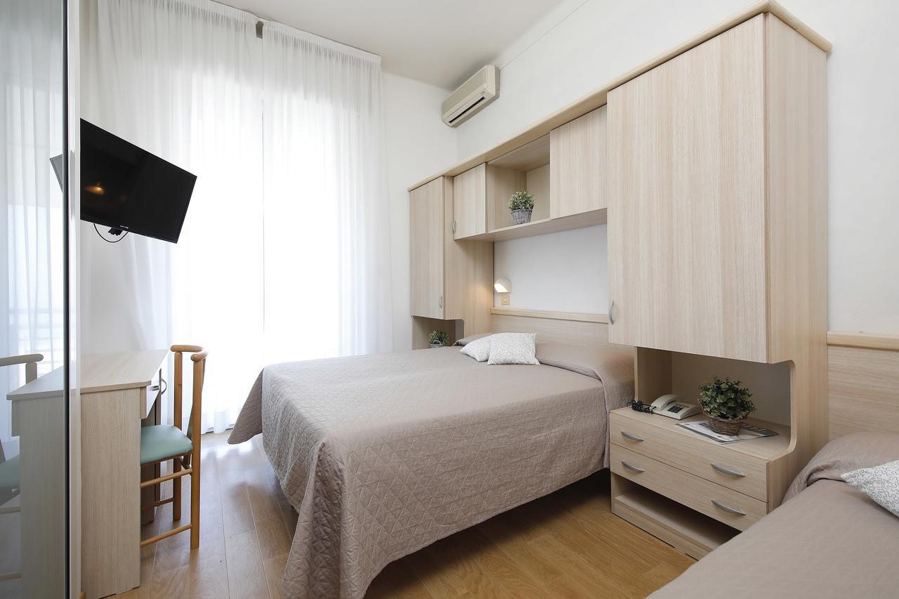 Hotel Lungomare Католика Екстериор снимка
