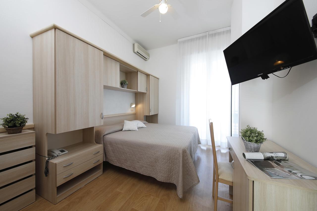 Hotel Lungomare Католика Екстериор снимка