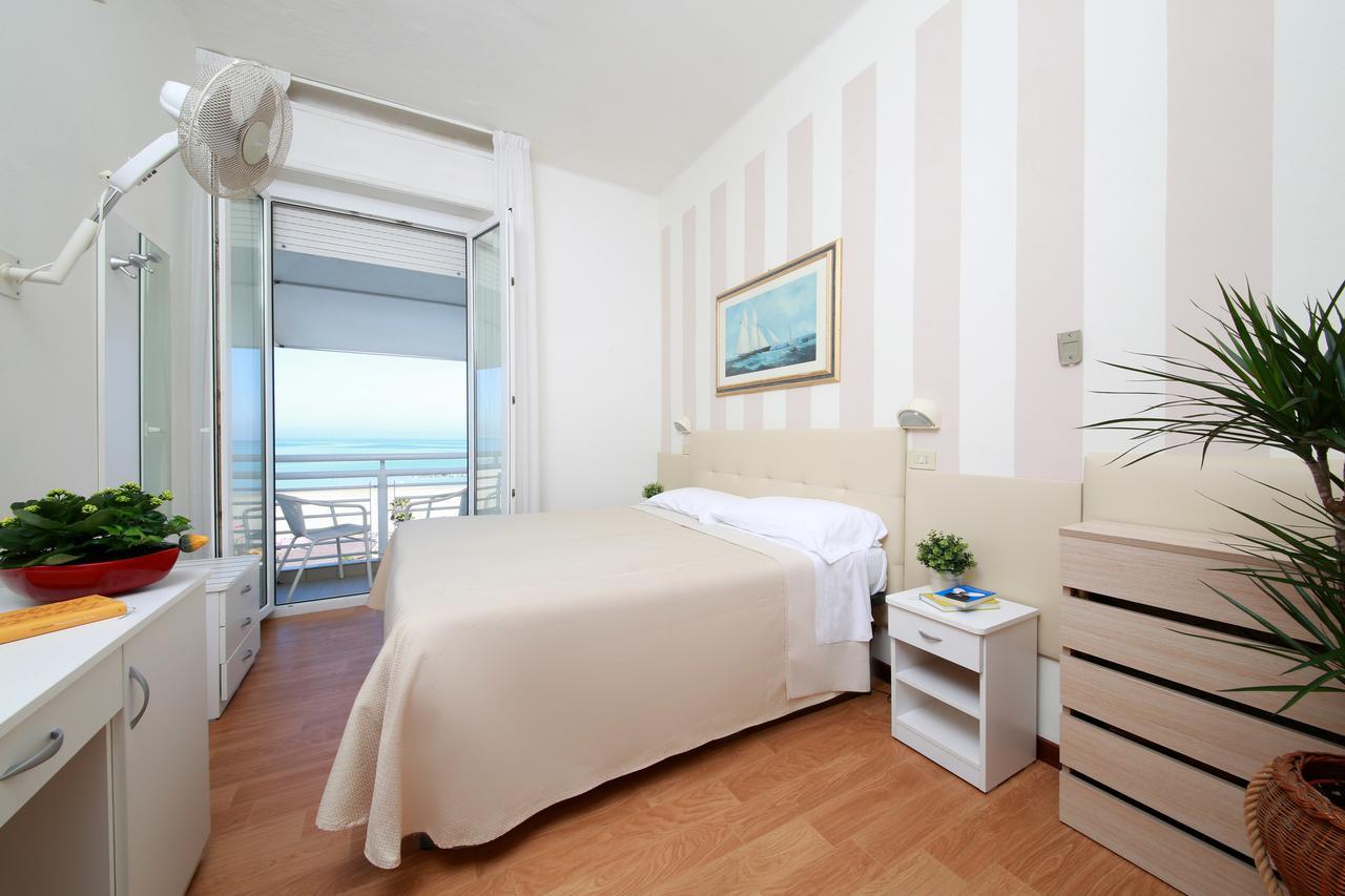 Hotel Lungomare Католика Екстериор снимка