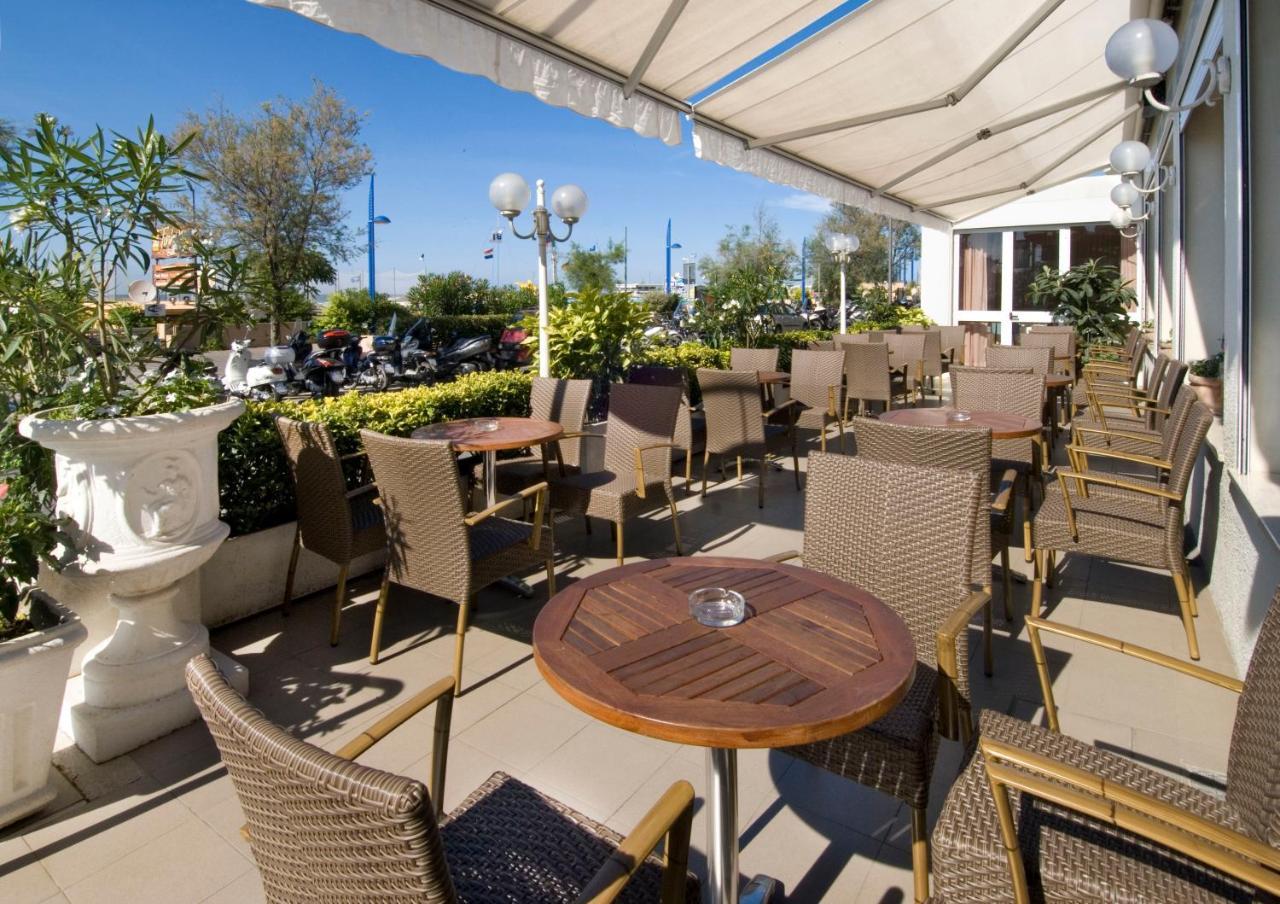 Hotel Lungomare Католика Екстериор снимка